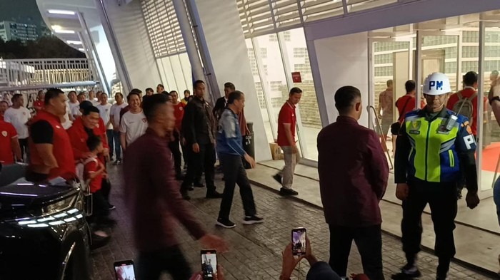 Momen Seru: Jokowi Ajak Jan Ethes Nonton Indonesia vs Australia