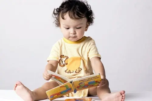 Cara Menumbuhkan Minat Baca pada Anak Sejak Dini
